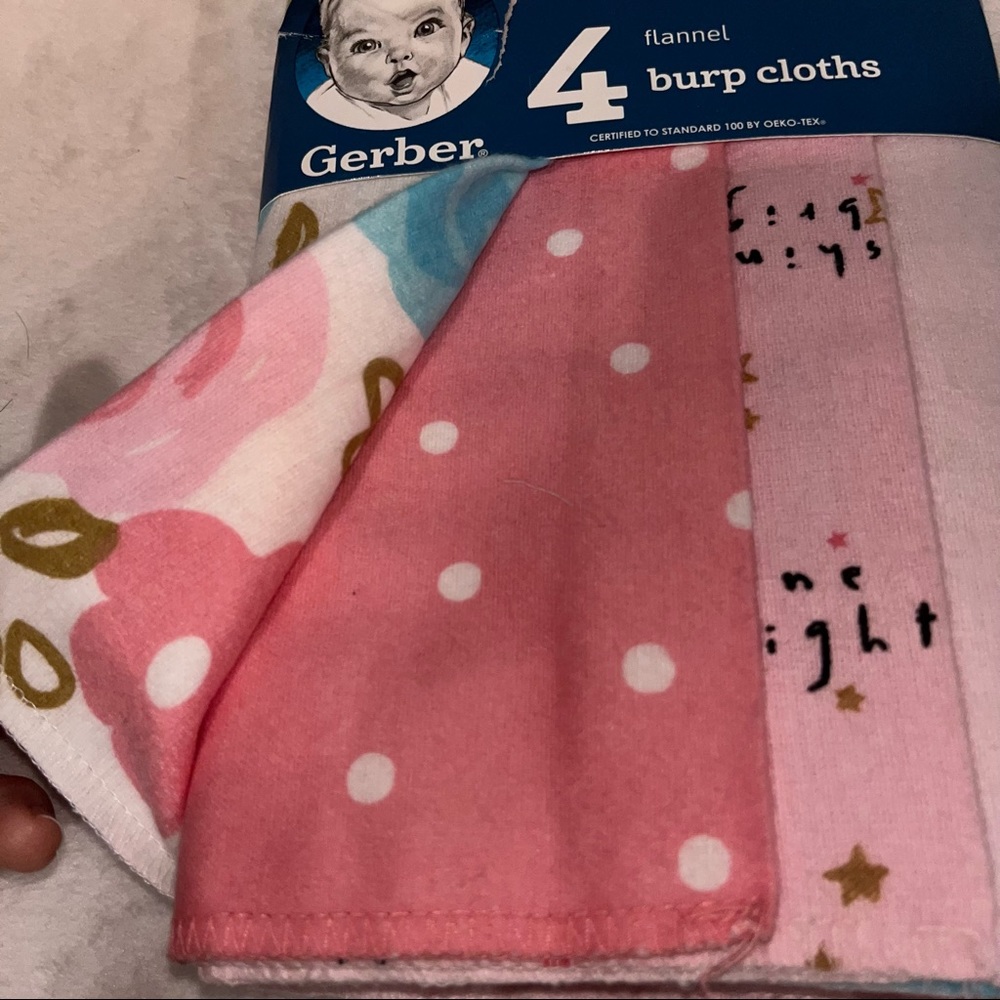 Gerber NWT 4 burp cloths - Picture 3 of 8